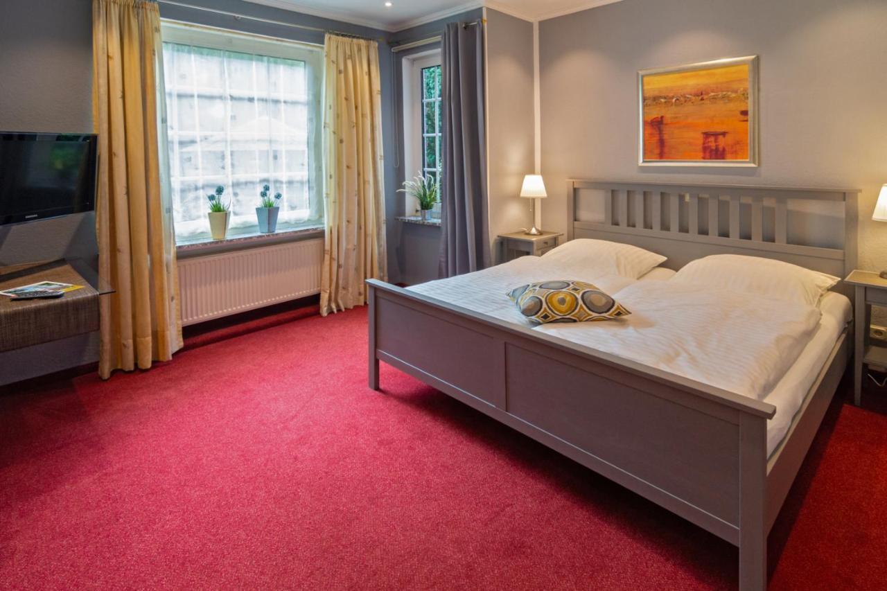 Hotel Am Elisabethufer Йевер Экстерьер фото